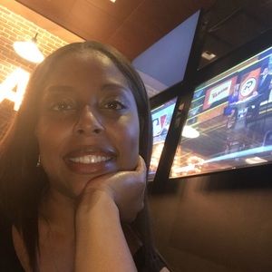 Meet your Posher, Fay